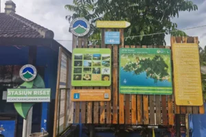 Papan informasi area Taman Nasional Meru Betiri