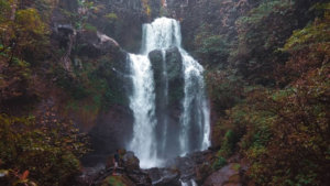 Air Terjun Bayu Lor yang megah