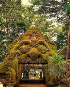 Gapura ikonik Taman Wisata Air Wendit