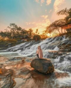 Spot foto di dekat air terjun Grojogan Sewu Spot foto di dekat air terjun Grojogan Sewu