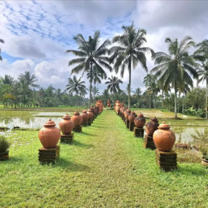 Spot foto di tengah barisan patung