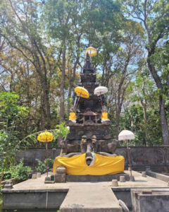 Suasana mistis dalam area Situs Kawitan