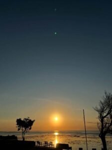Tempat duduk di tepi pantai