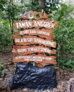 Papan petunjuk di area Ranu Darungan Papan petunjuk di area Ranu Darungan