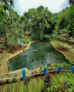 Suasana Wisata Sendang Seruni yang sejuk