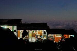 Warung sederhana di kawasan Penanjakan 1