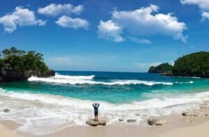 Keindahan Pantai Sugu