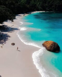 Foto di tepi Pantai Wedi Ireng