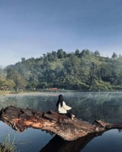 Foto di tepi danau Ranu Pani Foto di tepi danau Ranu Pani