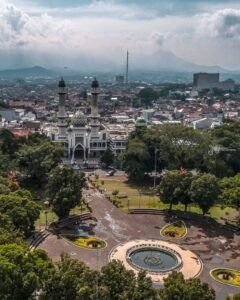 Panorama Alun-alun Merdeka dan sekitarnya