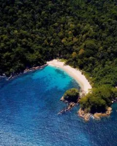 Keindahan Teluk Hijau dari ketinggian