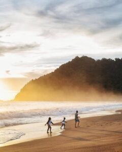 Mengabadikan momen bersama keluarga di Pantai Sukamade