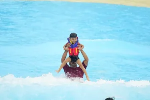 Mengabadikan momen saat bermain air di Hawai Waterpark Malang Mengabadikan momen saat bermain air di Hawai Waterpark Malang