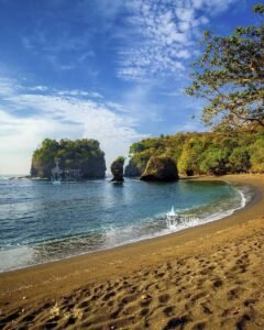 Suasana Pantai Licin