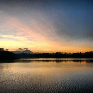 Panorama Bendungan Lahor saat matahari terbenam
