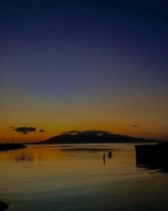 Momen matahari terbit yang spektakuler di Pantai Boom