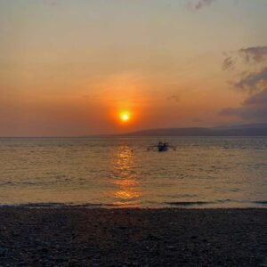 Keindahan sunset di Pantai Grand Watudodol