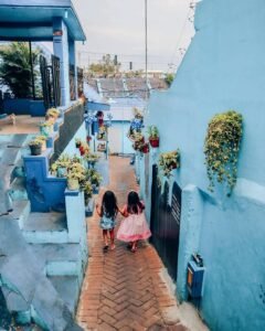 Spot foto menarik di Kampung Biru Arema