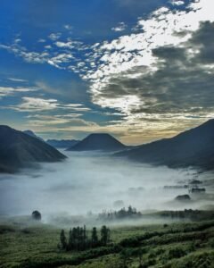 Pemandangan dilihat dari Goa Widodaren