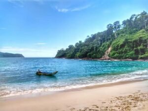 Suasana Teluk Hijau saat pagi hari