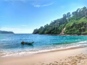Suasana Teluk Hijau saat pagi hari