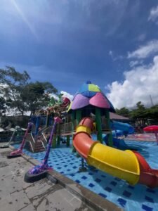 Area waterpark yang menjadi favorit pengunjung Area waterpark yang menjadi favorit pengunjung