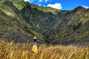 Goa Widodaren dari kejauhan