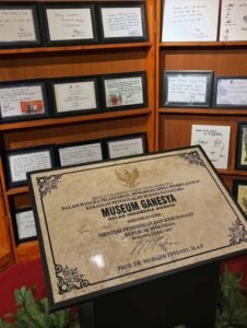 Ruang informasi Museum Ganesya Malang