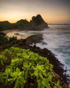 Panorama pantai dari tebing