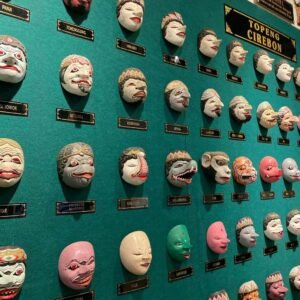 Koleksi topeng di Museum Ganesya