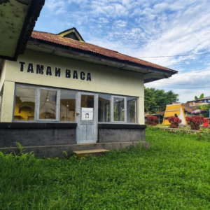 Taman Baca di area perkebunan Kalibendo