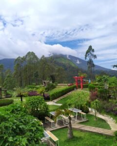 Keindahan taman di Bukit Nirwana