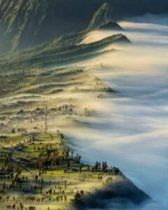 Keindahan Cemoro Lawang dari ketinggian