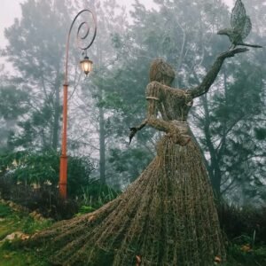 Patung Putri di Taman Langit Batu Malang Patung Putri di Taman Langit Batu Malang