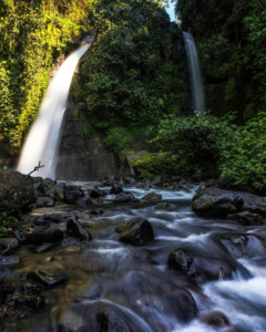 Air terjun yang menakjubkan Air terjun yang menakjubkan