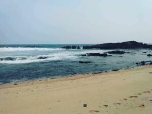 Suasana tenang pantai