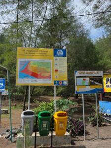 Papan peta dan informasi