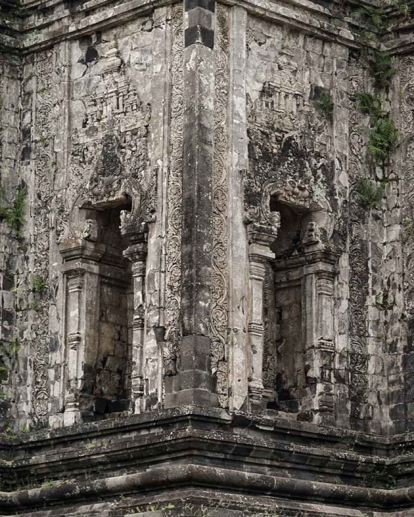 Ornamen dan relief batu Candi Kalasan