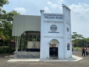 Replika bangunan bersejarah