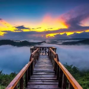 Gardu pandang utama Puncak Bukit Panguk Kediwung