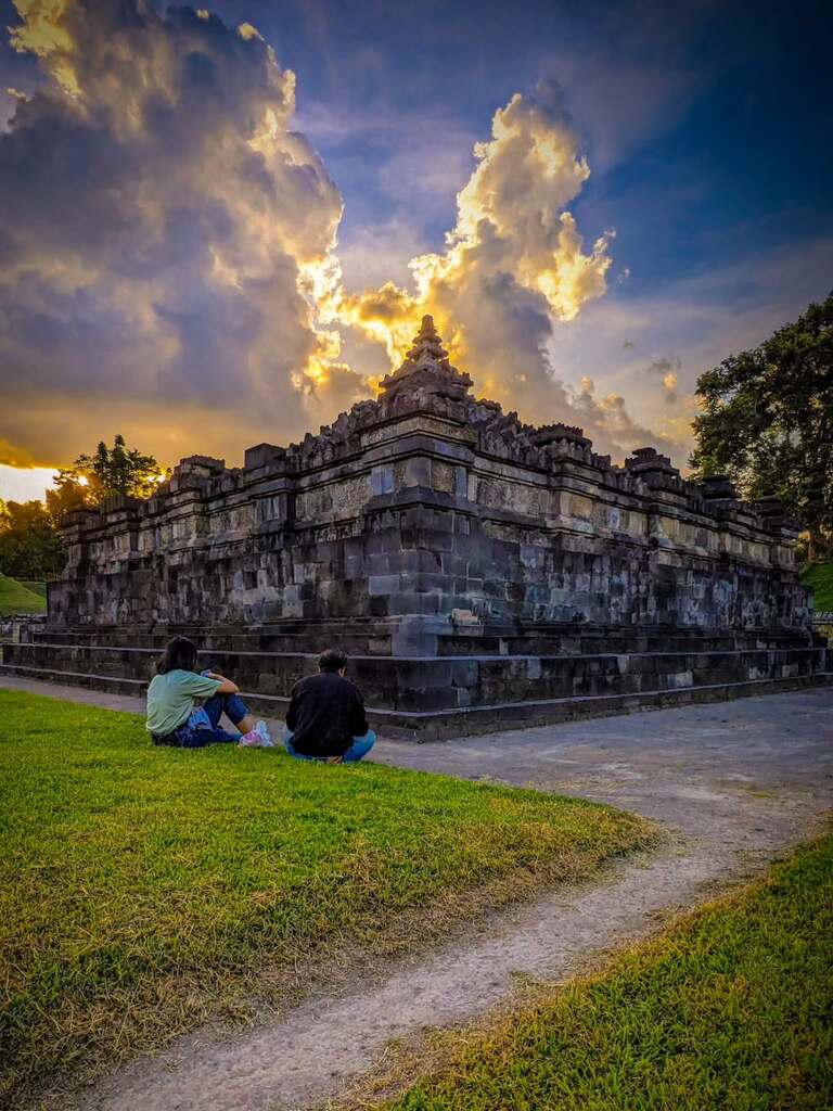 Sudut yang memperlihatkan kemegahan Candi Sambisari