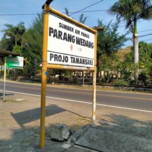 Sumber Air Panas Parangwedang