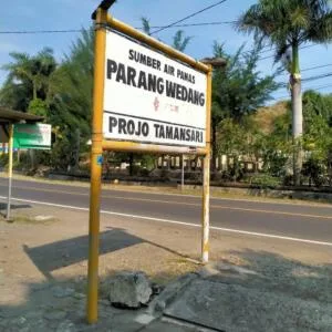 Sumber Air Panas Parangwedang