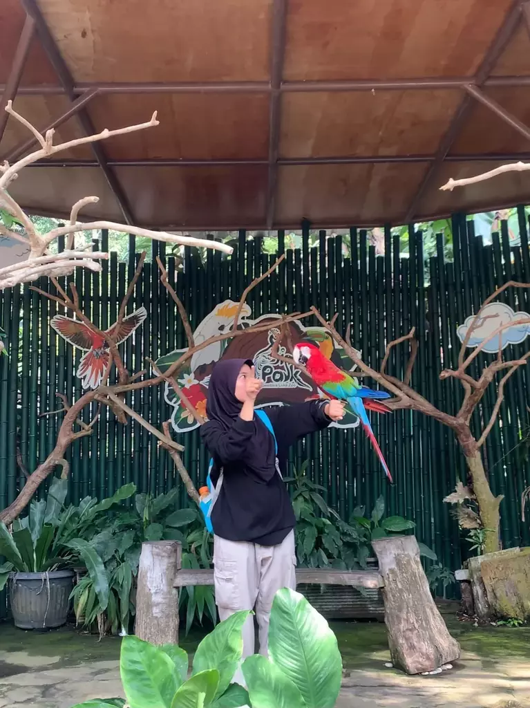 Foto bersama dengan Burung Macaw