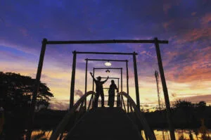 Mengabadikan momen saat senja