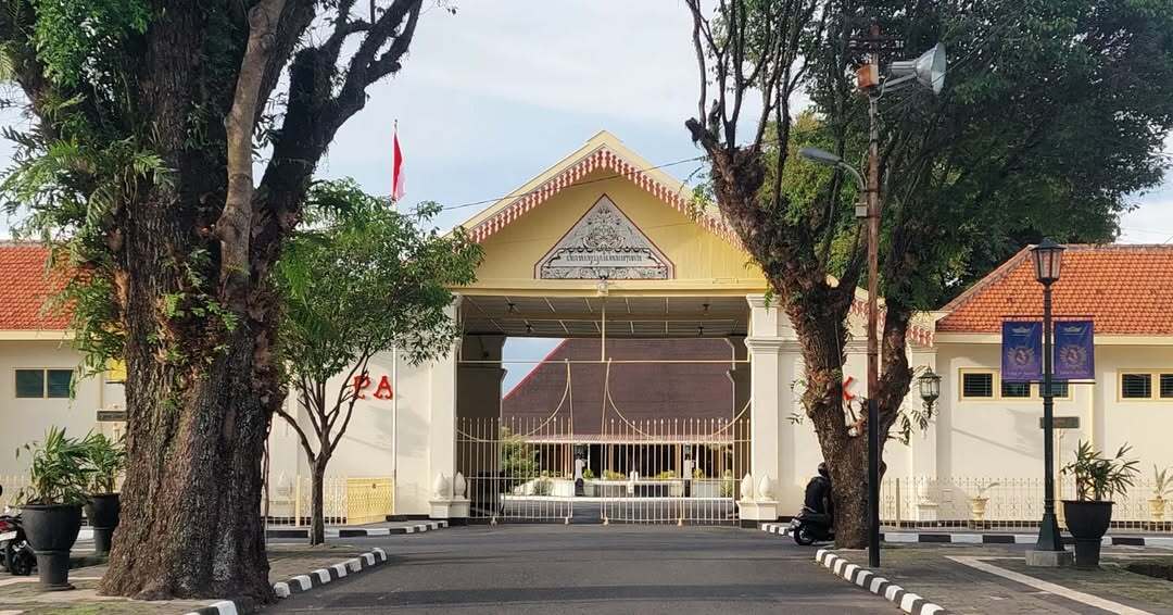 Gerbang utama kompleks Pura Pakualaman