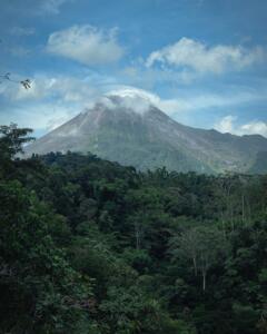 Gunung Merapi yang megah
