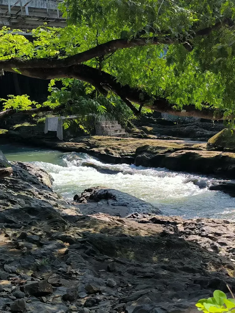 Formasi batuan vulkanik yang unik Formasi batuan vulkanik yang unik