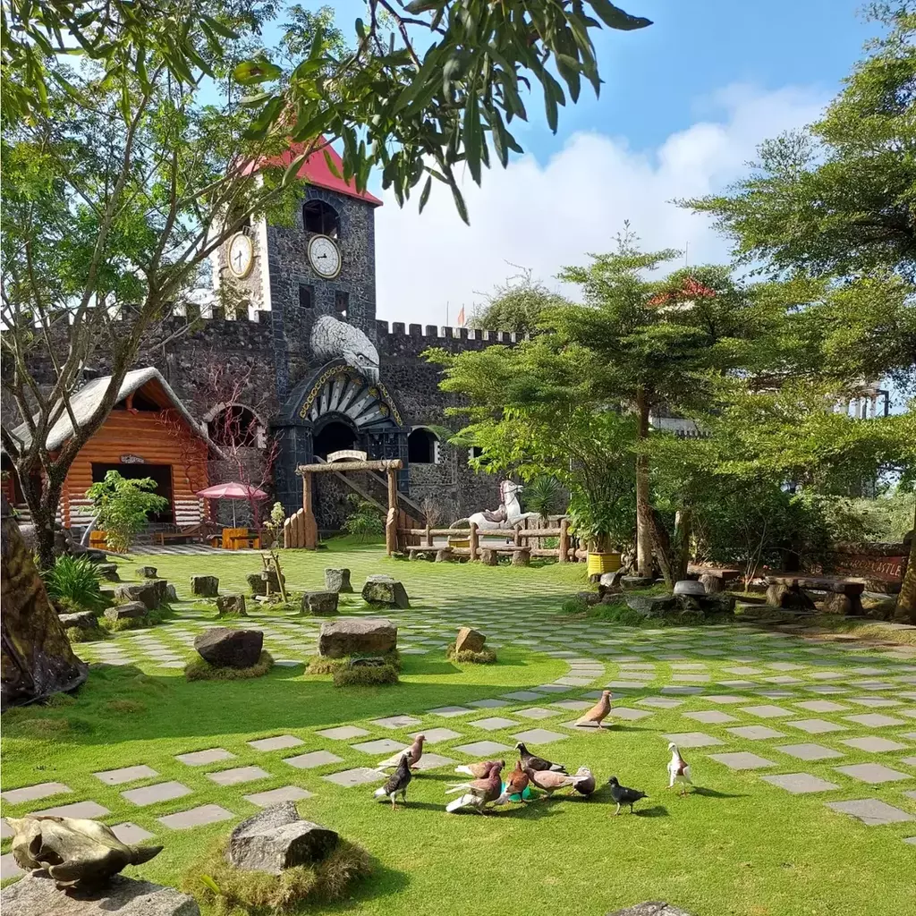 Suasana sejuk di The Lost World Castle