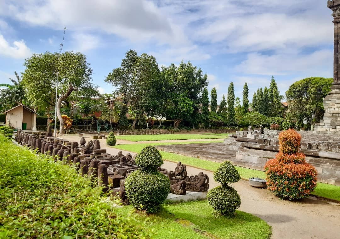 Suasana pagi di Candi Kalasan